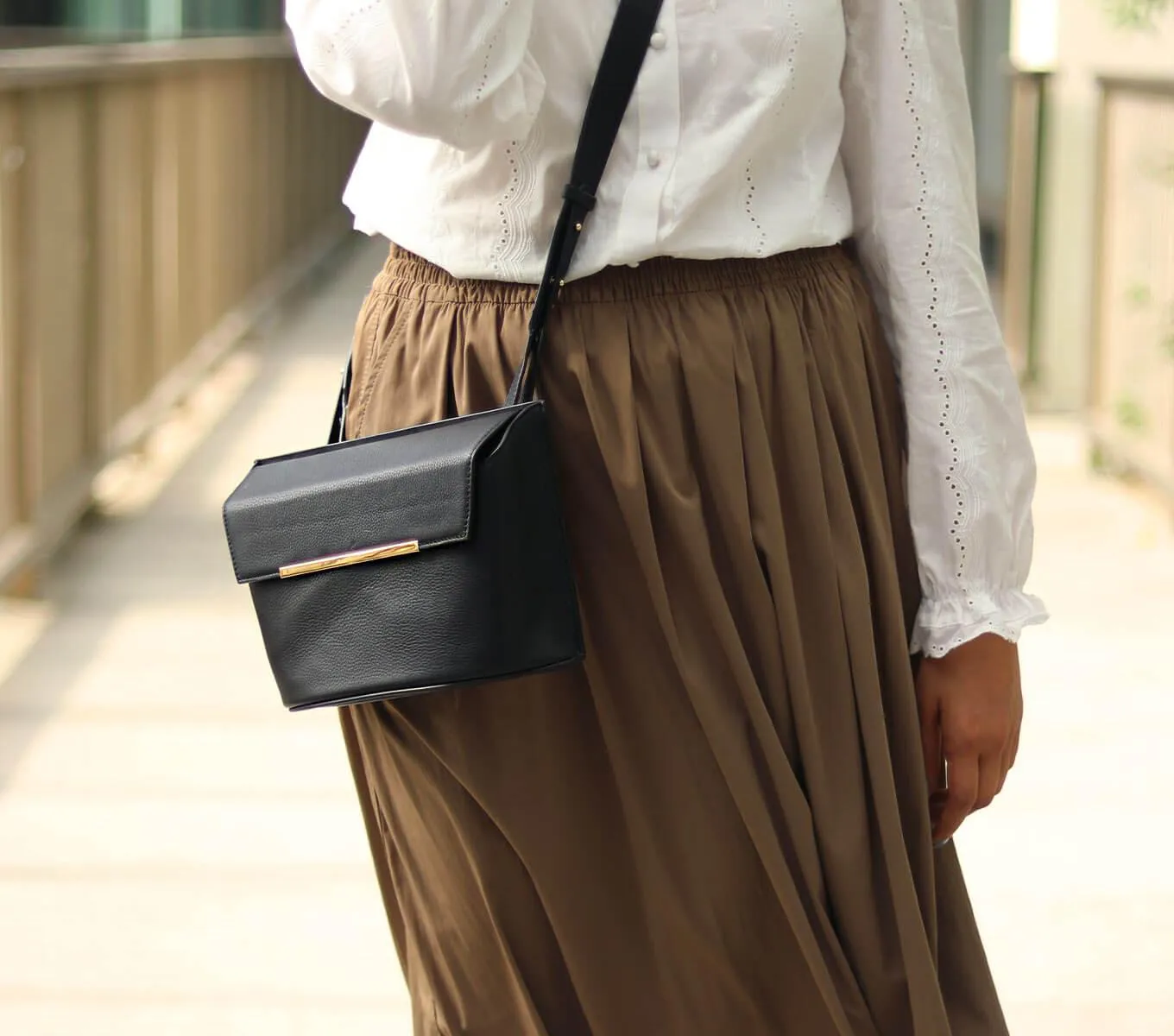 MEADOW SLING BAG