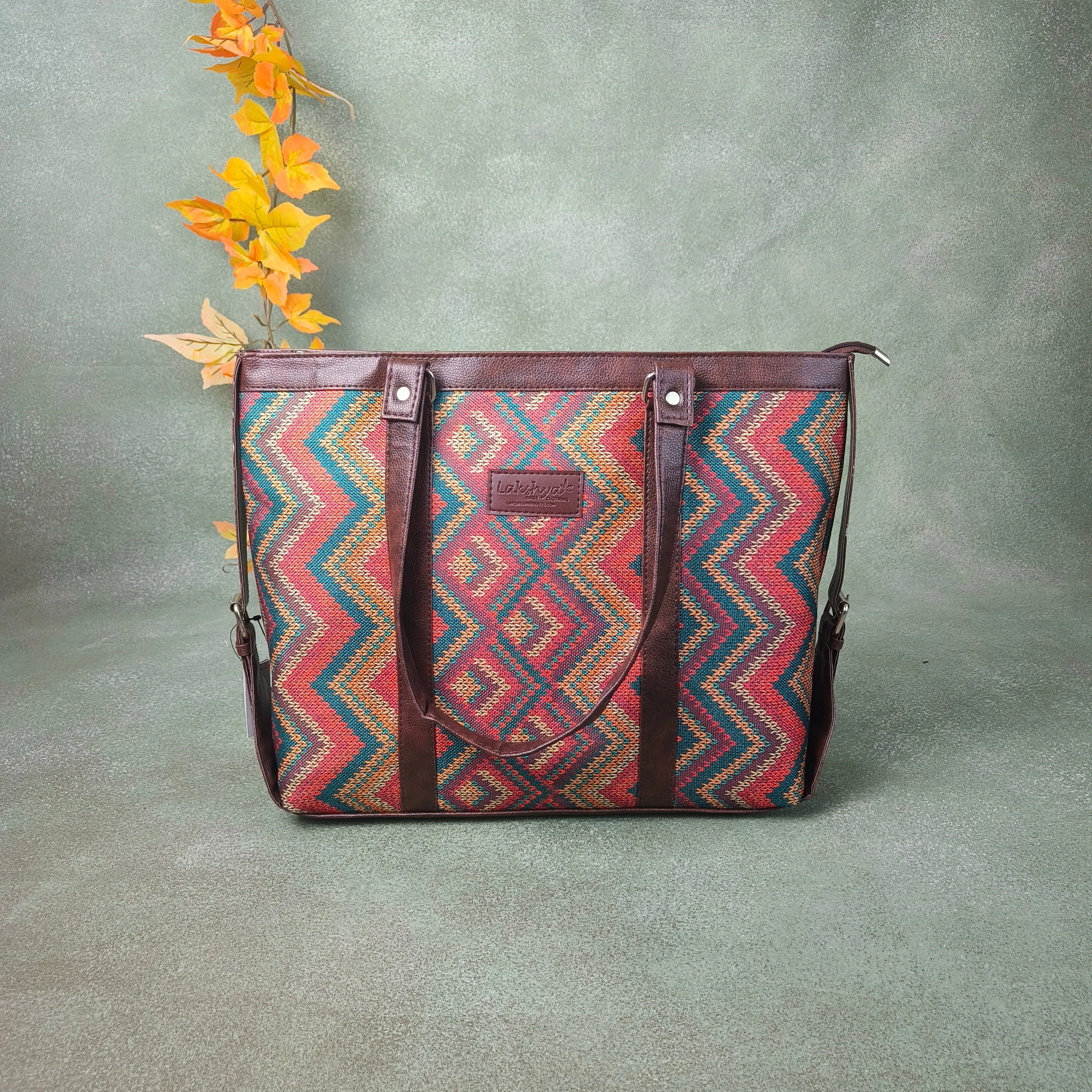 XL laptop Totes Reddish Maroon with Zig Zag Prints Design