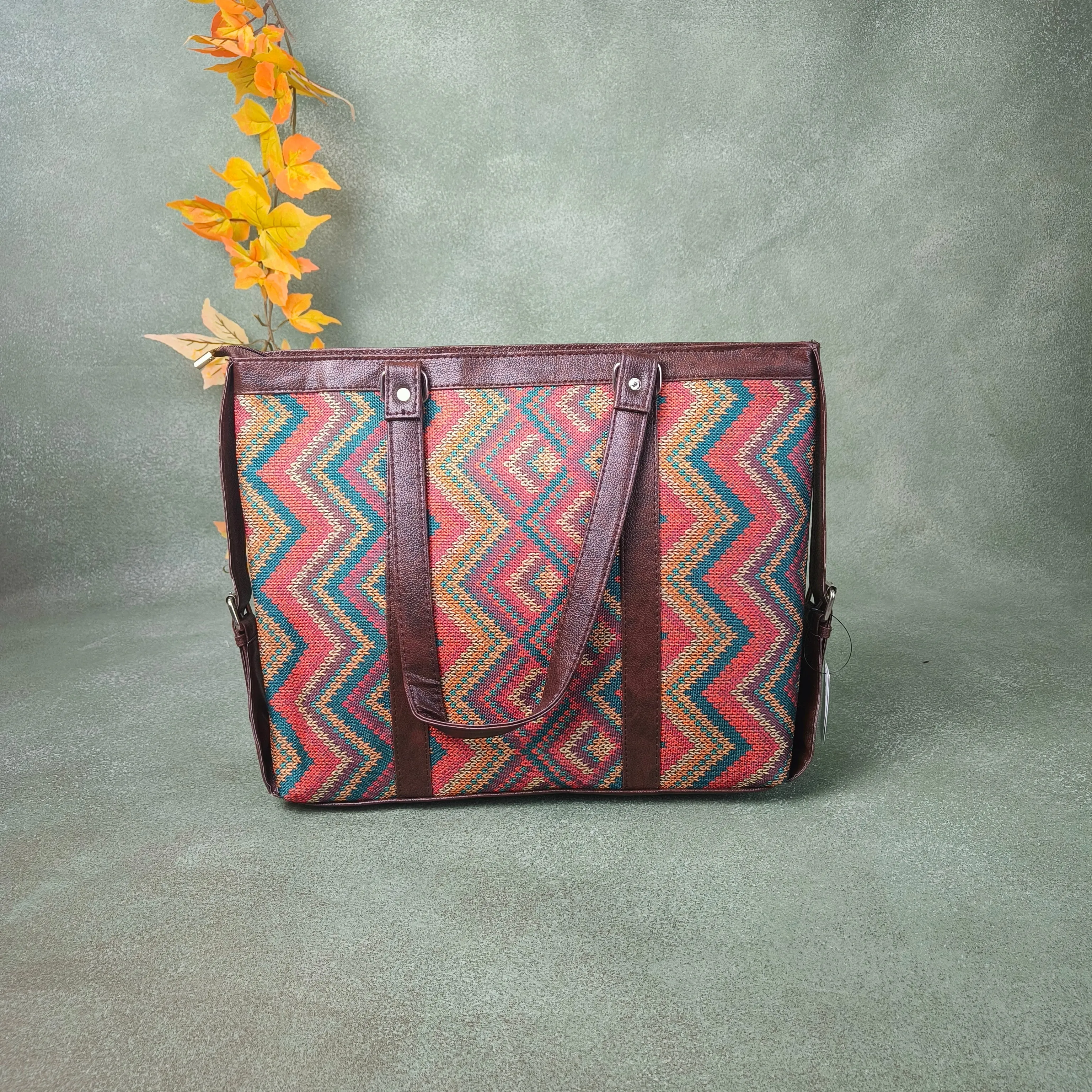 XL laptop Totes Reddish Maroon with Zig Zag Prints Design